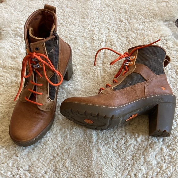 The Art Company lace up leather boots. Size 39 EUR. Made in Spain. - Picture 2 of 11